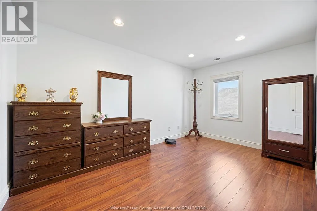 1042 HUNTINGTON BOULEVARD