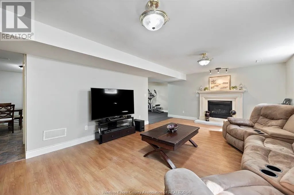 1042 HUNTINGTON BOULEVARD