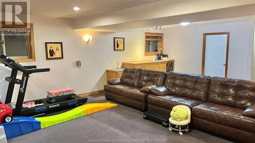 435 MENARD LANE
