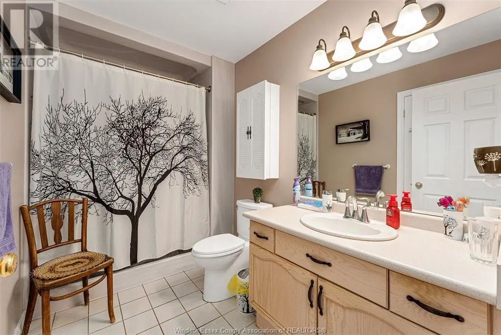 402 THORNRIDGE CRESCENT