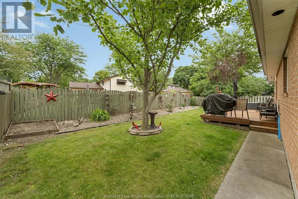 402 THORNRIDGE CRESCENT