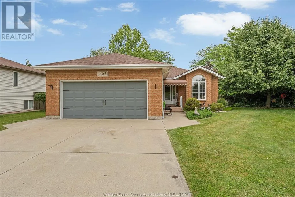 402 THORNRIDGE CRESCENT
