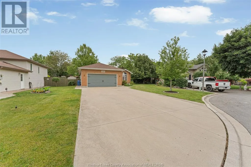 402 THORNRIDGE CRESCENT