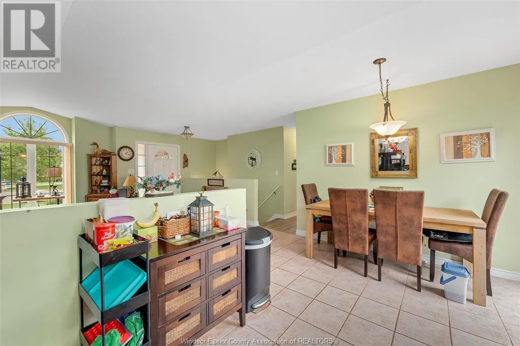 402 THORNRIDGE CRESCENT
