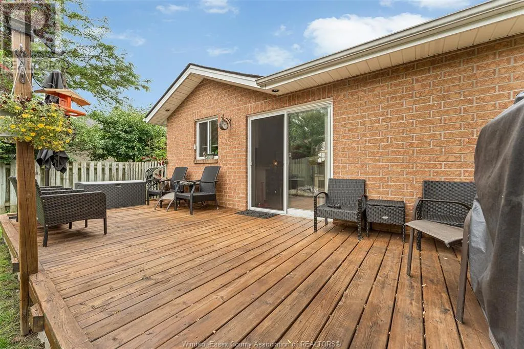 402 THORNRIDGE CRESCENT