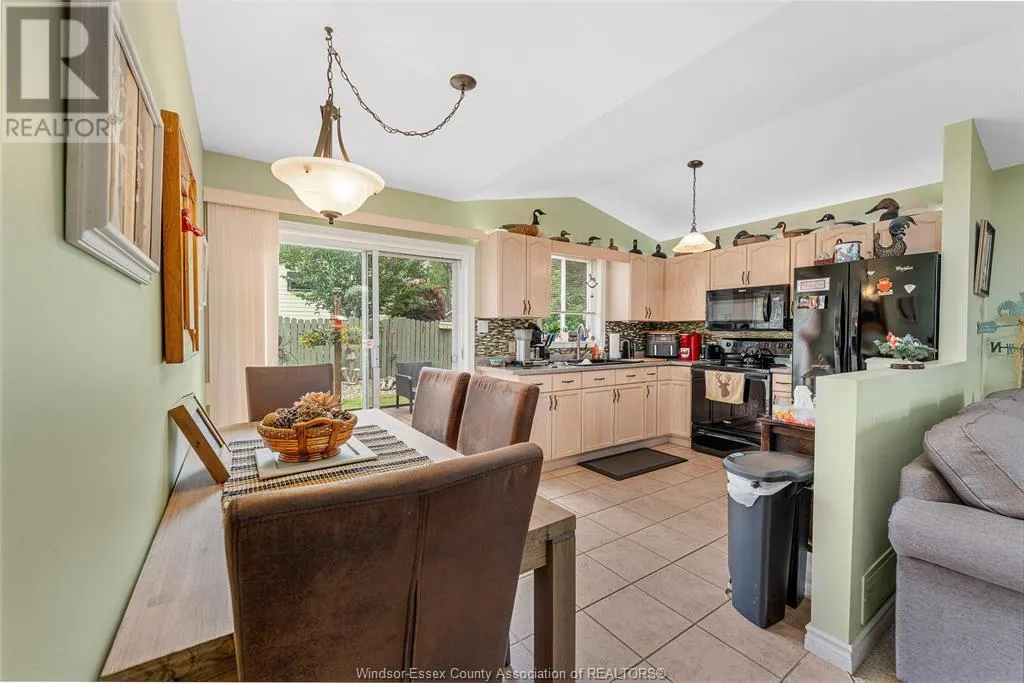 402 THORNRIDGE CRESCENT