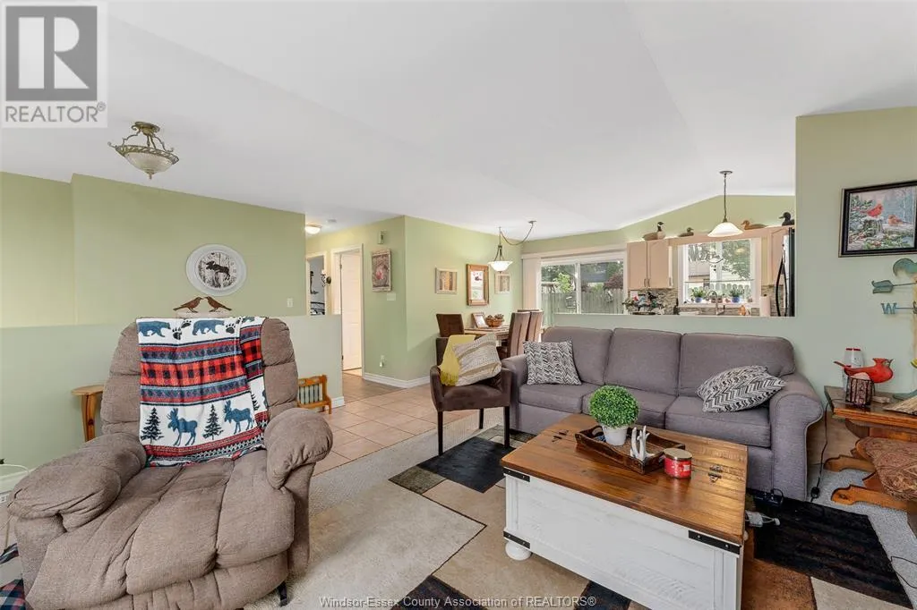 402 THORNRIDGE CRESCENT