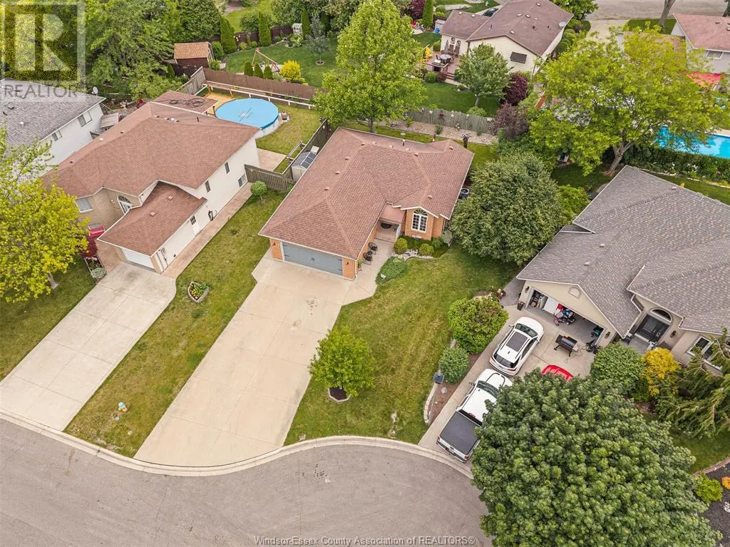 402 THORNRIDGE CRESCENT