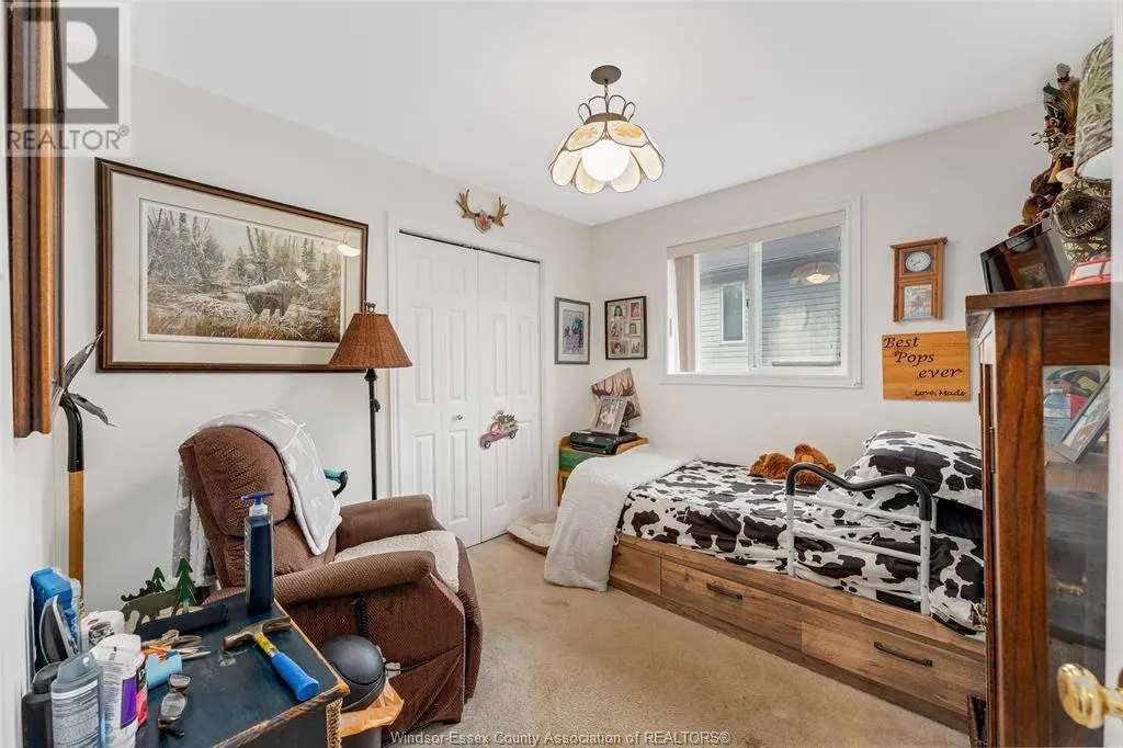 402 THORNRIDGE CRESCENT