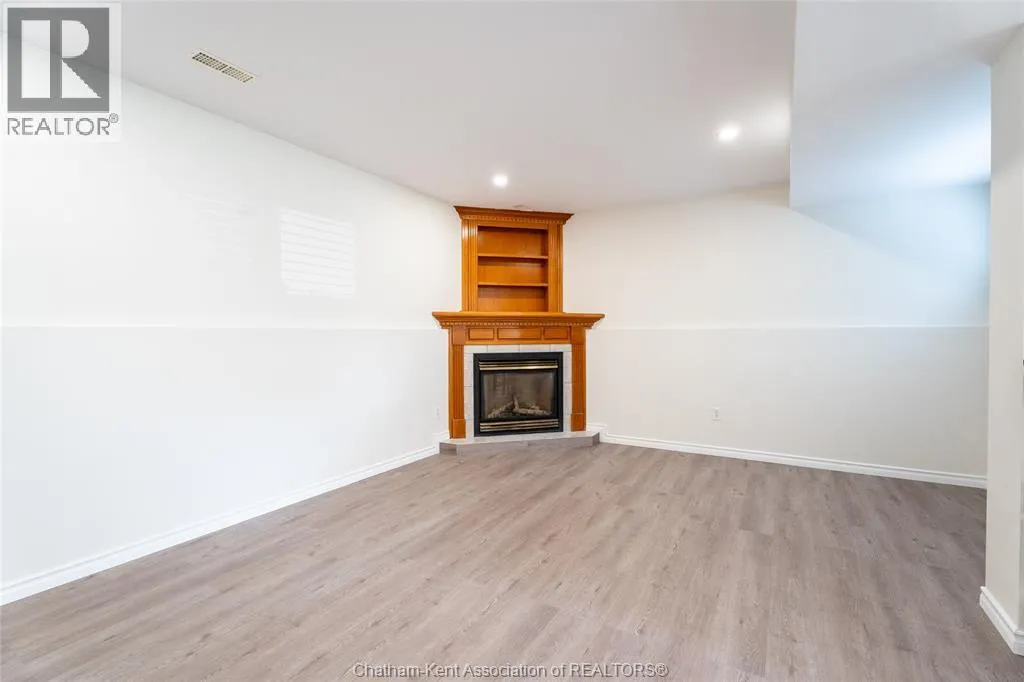 29 LaRose CRESCENT