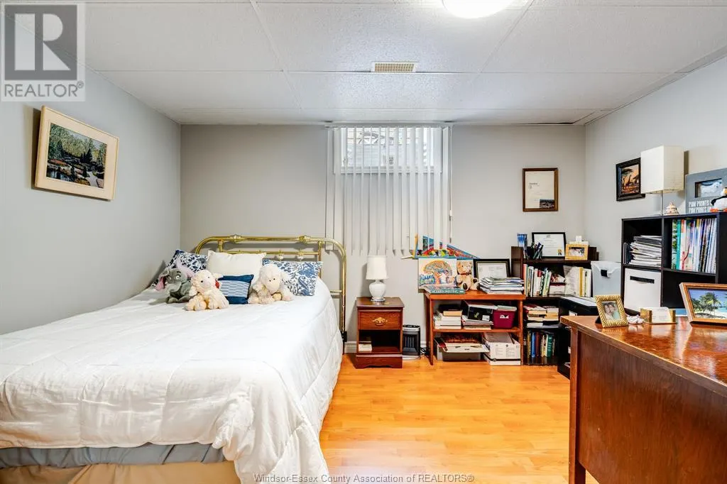 12 LEONARD DRIVE