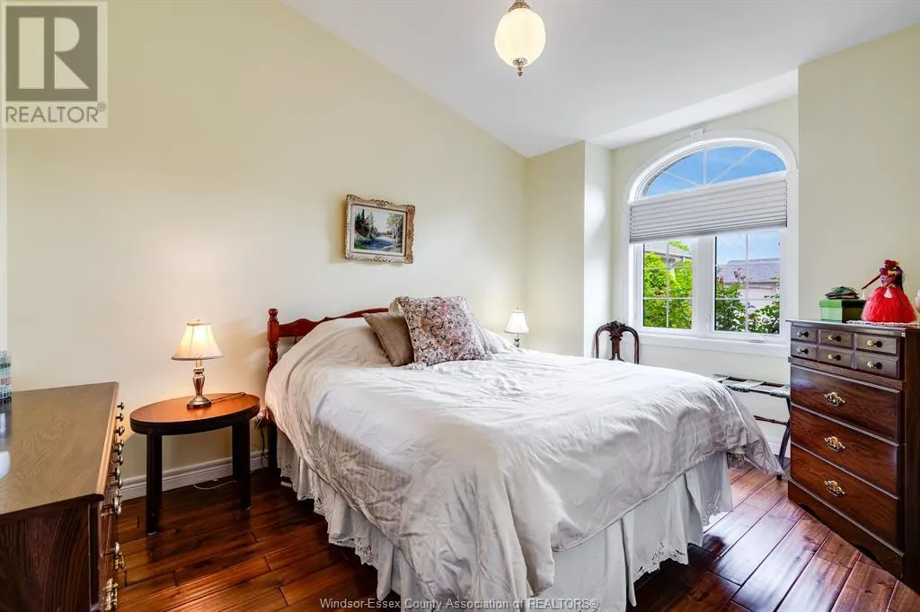 12 LEONARD DRIVE