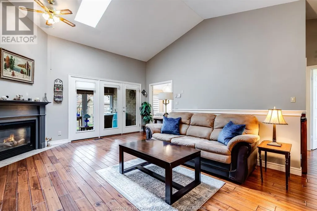 12 LEONARD DRIVE