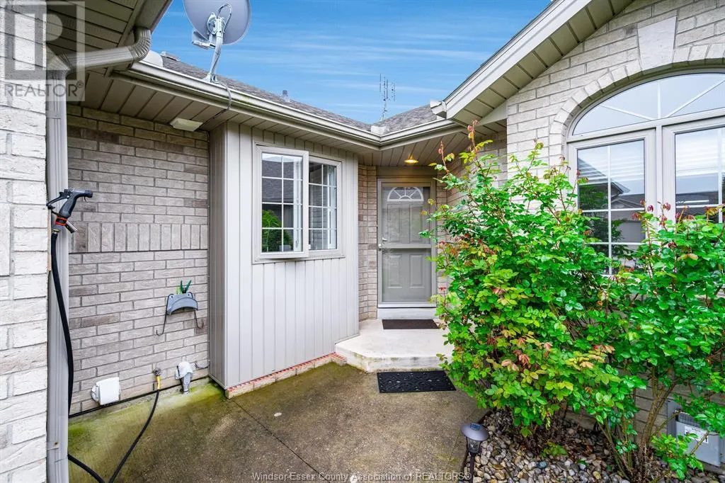 12 LEONARD DRIVE