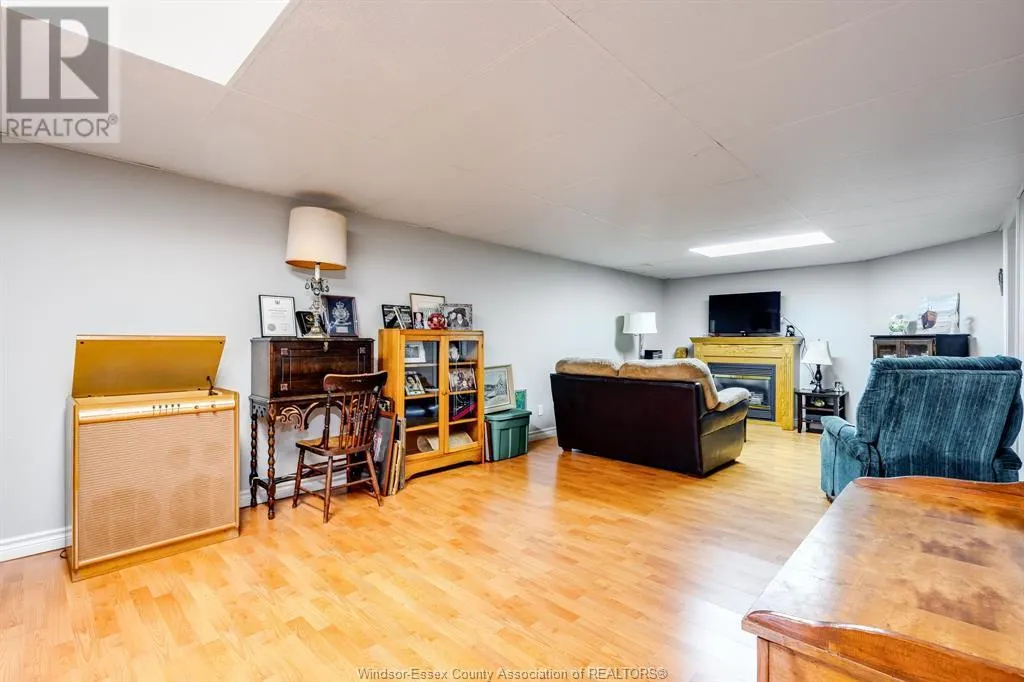 12 LEONARD DRIVE
