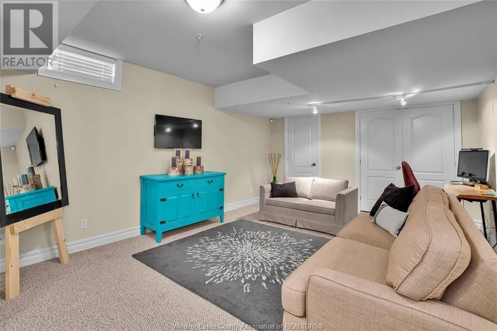 71 RED OAK CRESCENT