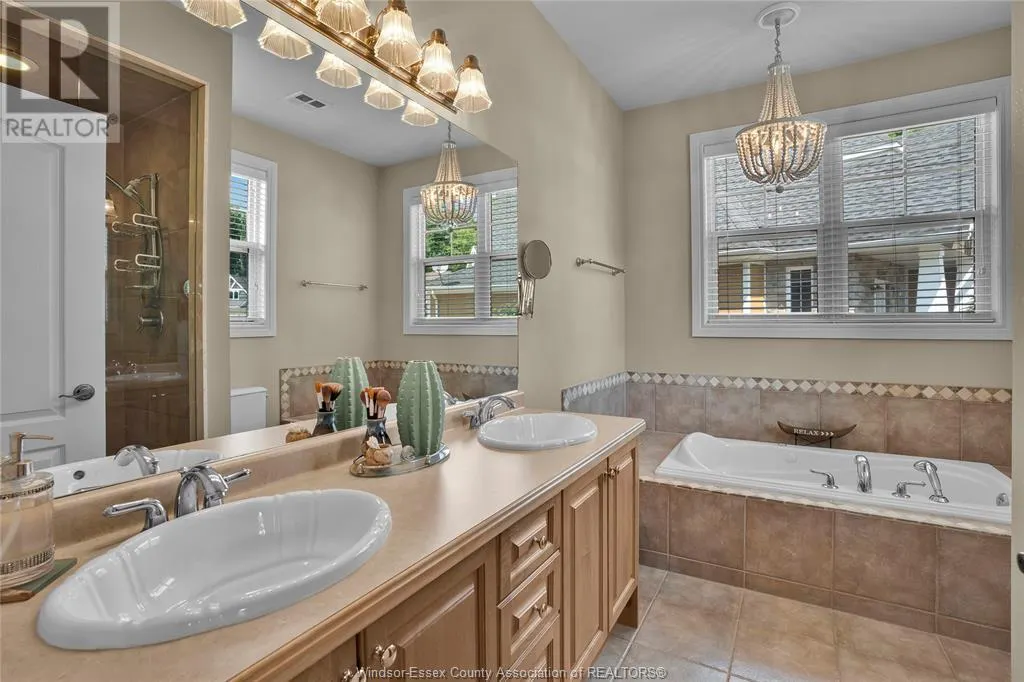 71 RED OAK CRESCENT