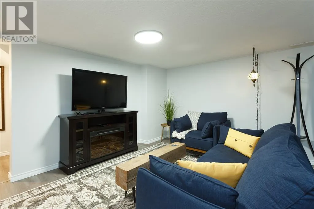 972 COLBORNE ROAD Unit# 3, #3