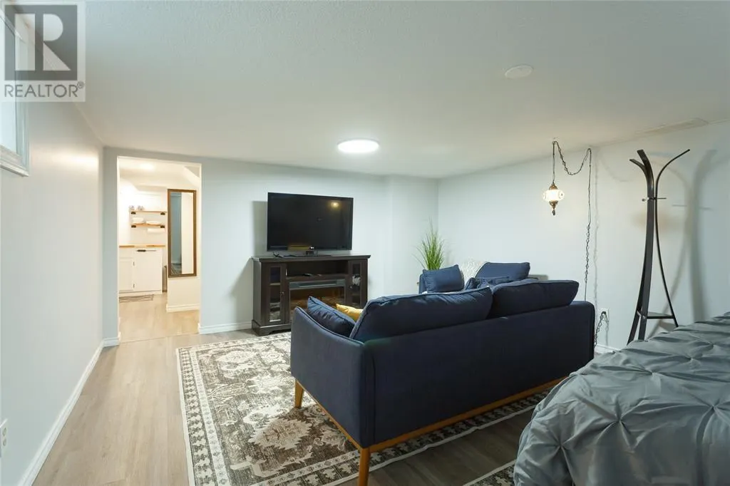 972 COLBORNE ROAD Unit# 3, #3