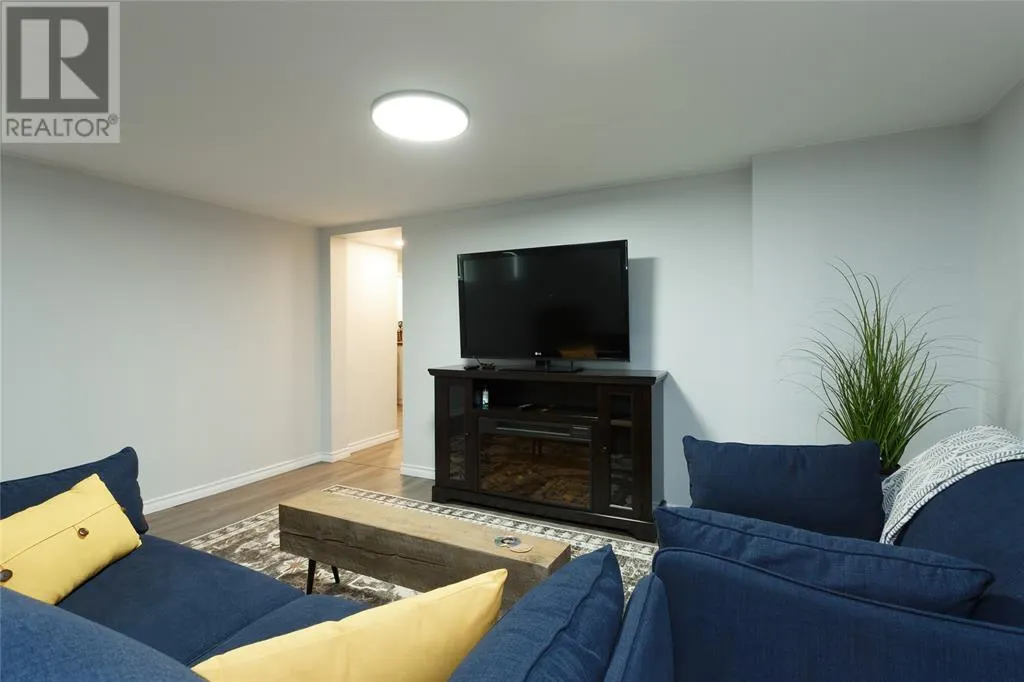 972 COLBORNE ROAD Unit# 3, #3