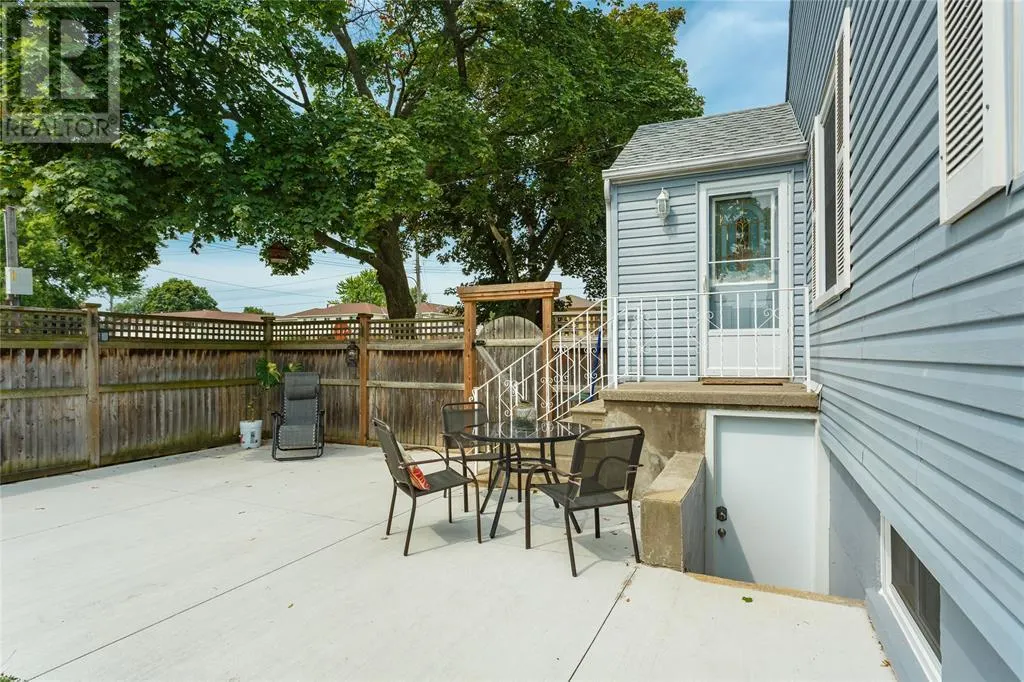 972 COLBORNE ROAD Unit# 3, #3
