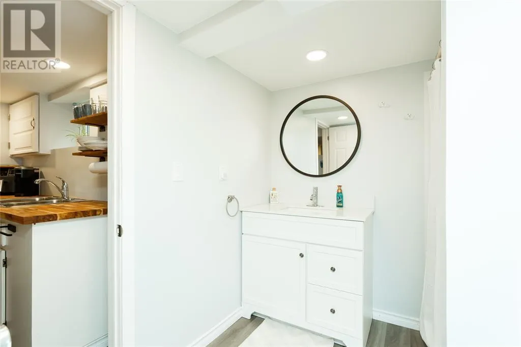 972 COLBORNE ROAD Unit# 3, #3