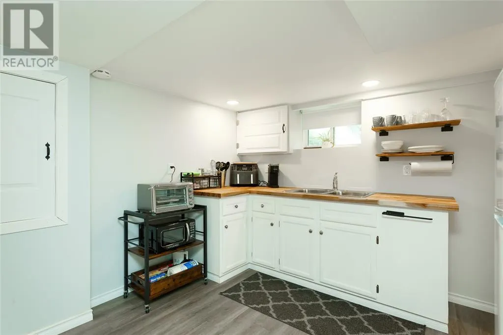 972 COLBORNE ROAD Unit# 3, #3