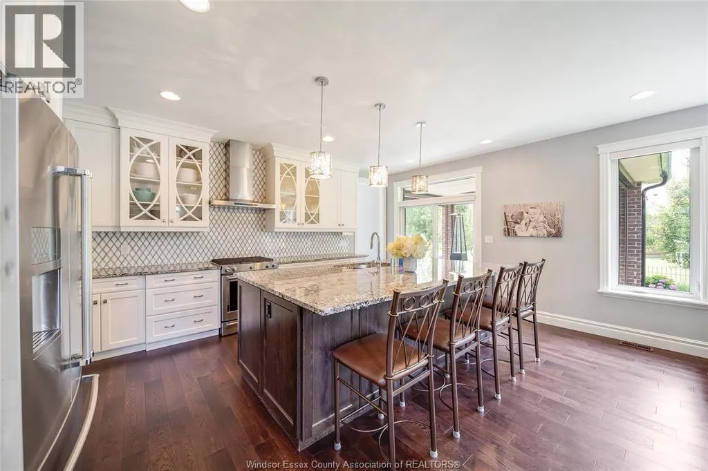 338 LAKEWOOD CRESCENT