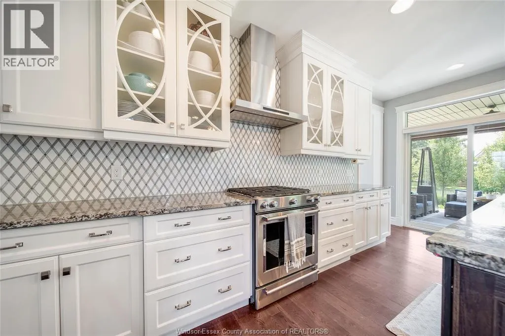 338 LAKEWOOD CRESCENT