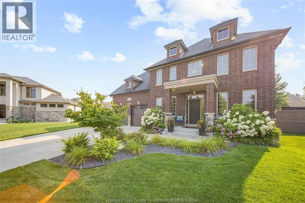 338 LAKEWOOD CRESCENT