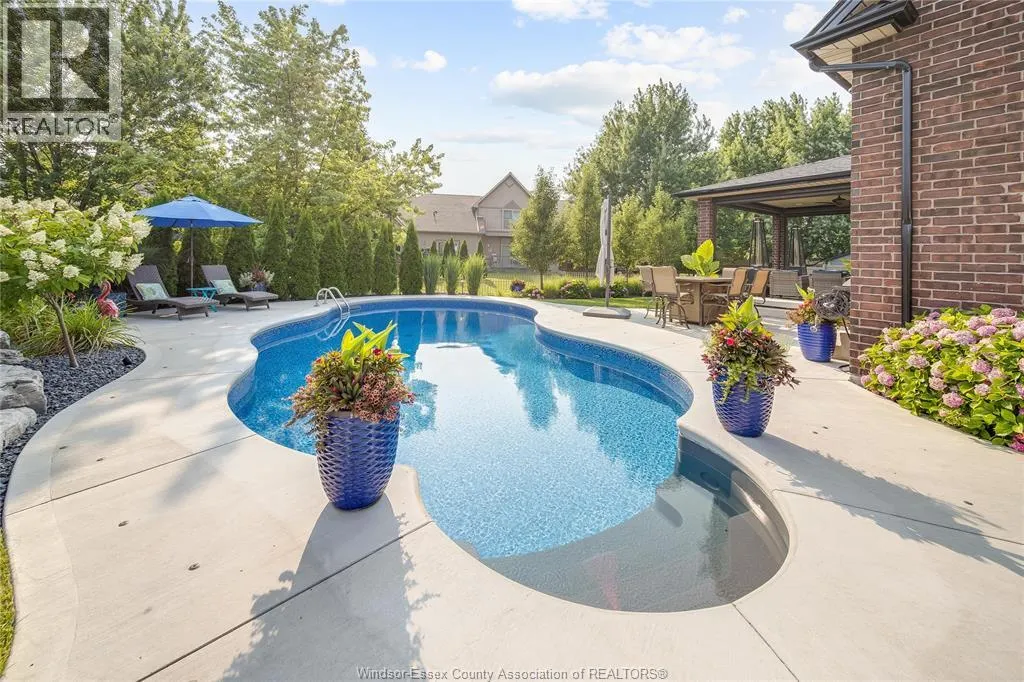 338 LAKEWOOD CRESCENT
