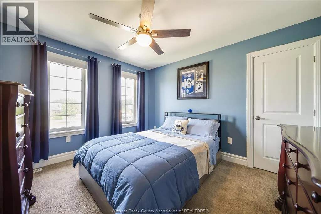 338 LAKEWOOD CRESCENT