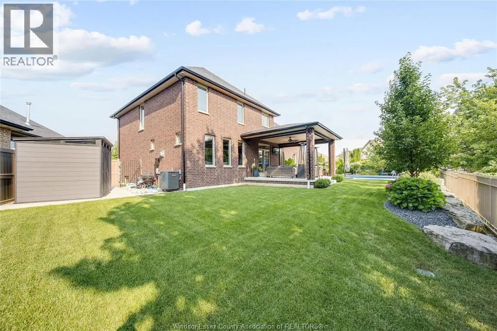 338 LAKEWOOD CRESCENT