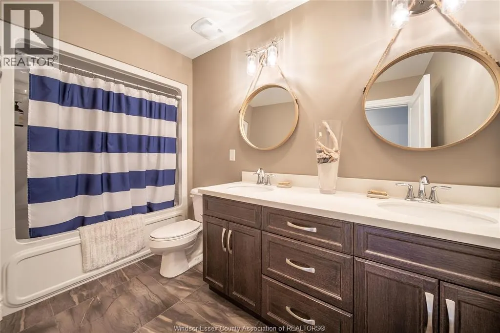 338 LAKEWOOD CRESCENT