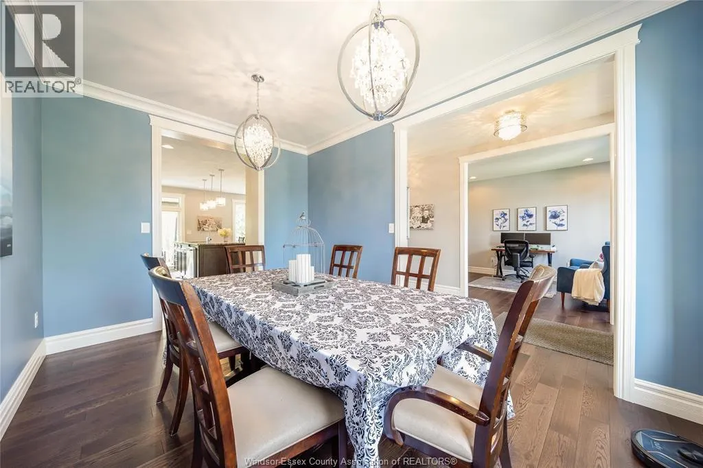 338 LAKEWOOD CRESCENT