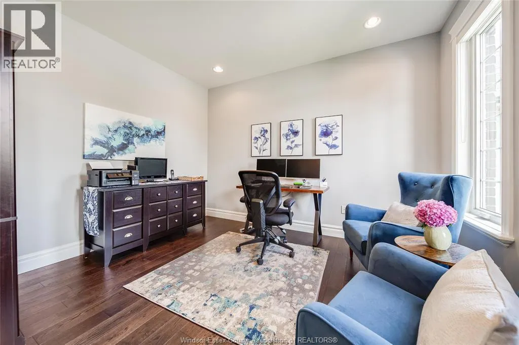 338 LAKEWOOD CRESCENT