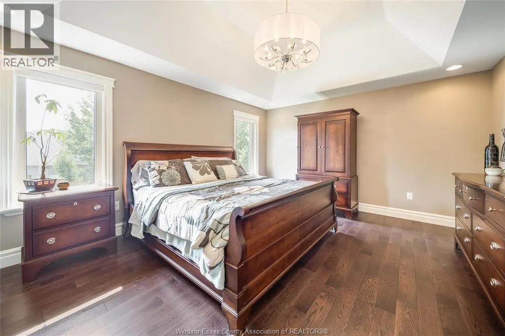 338 LAKEWOOD CRESCENT