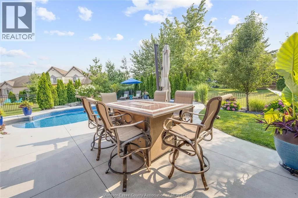 338 LAKEWOOD CRESCENT
