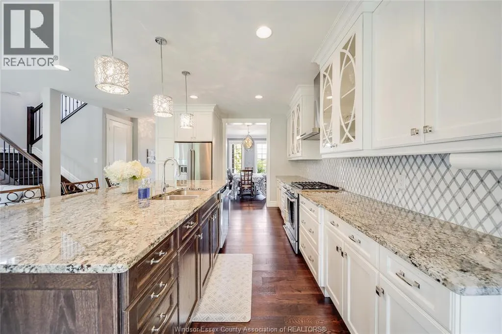 338 LAKEWOOD CRESCENT