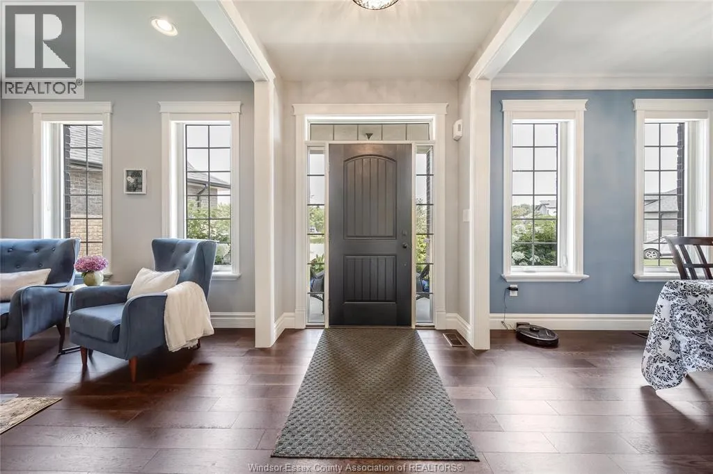 338 LAKEWOOD CRESCENT