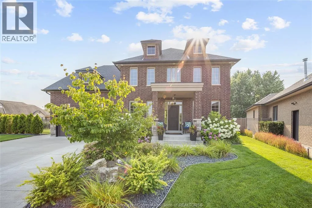 338 LAKEWOOD CRESCENT