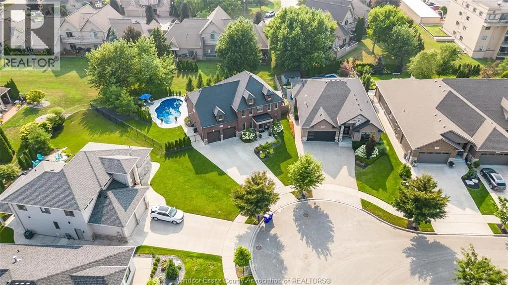338 LAKEWOOD CRESCENT