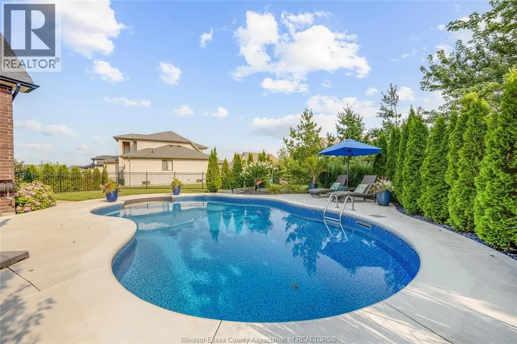 338 LAKEWOOD CRESCENT