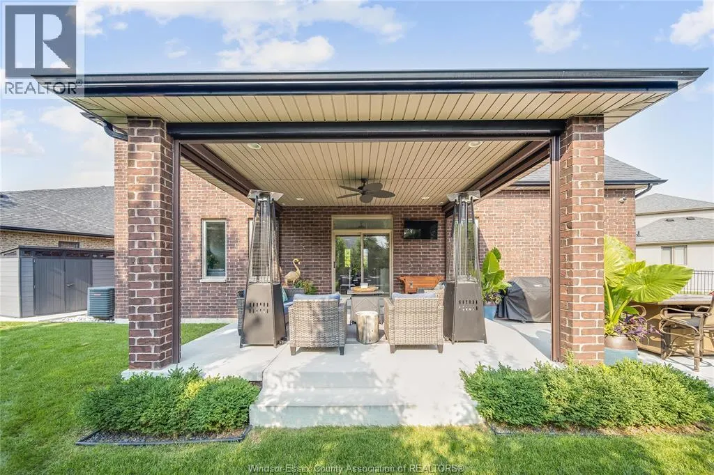 338 LAKEWOOD CRESCENT
