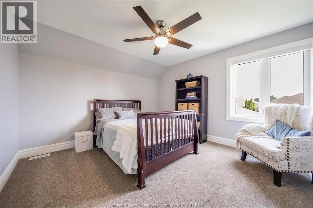 338 LAKEWOOD CRESCENT