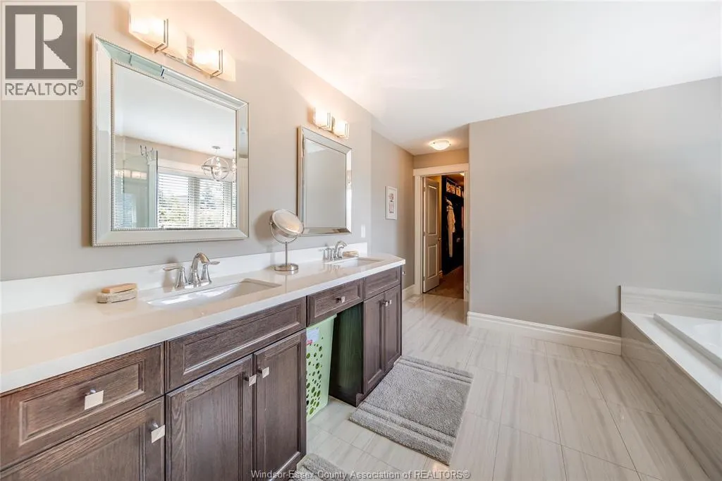 338 LAKEWOOD CRESCENT