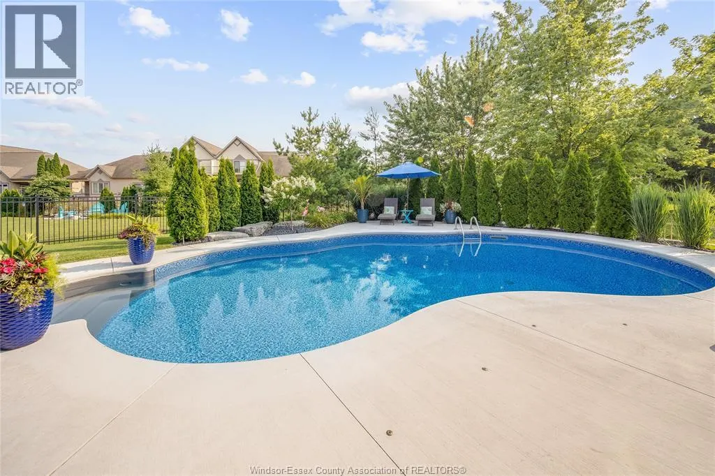 338 LAKEWOOD CRESCENT