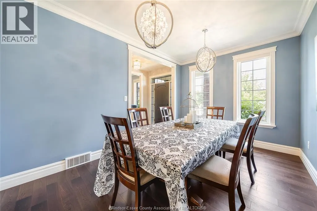 338 LAKEWOOD CRESCENT