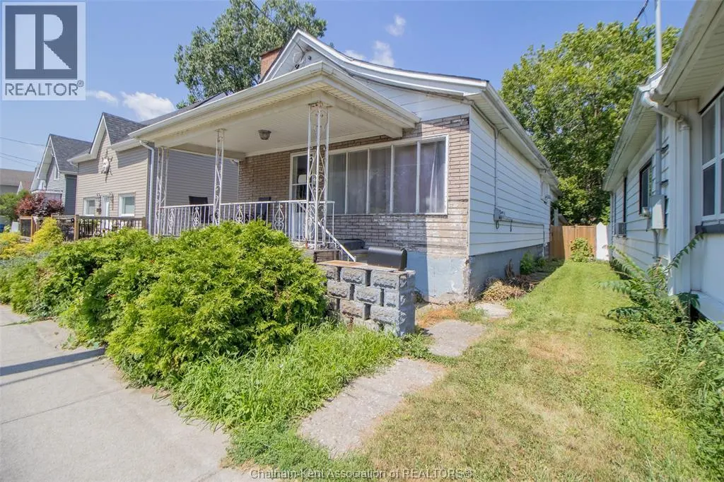 273 GRAND AVENUE East