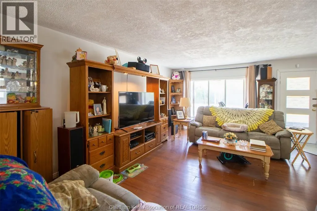 273 GRAND AVENUE East